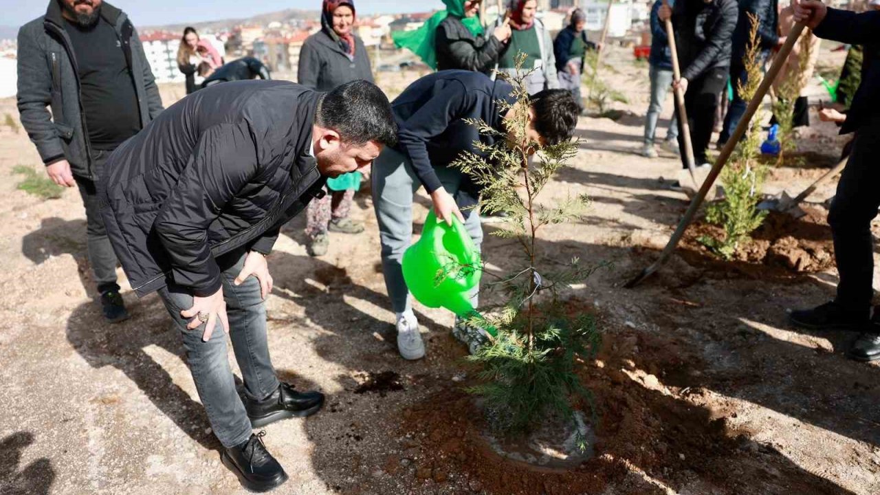 Nevşehir’de binlerce fidan toplarla buluştu