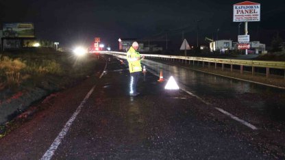 Nevşehir’de yolda oluşan çukurlar, 5 aracı yolda bıraktı