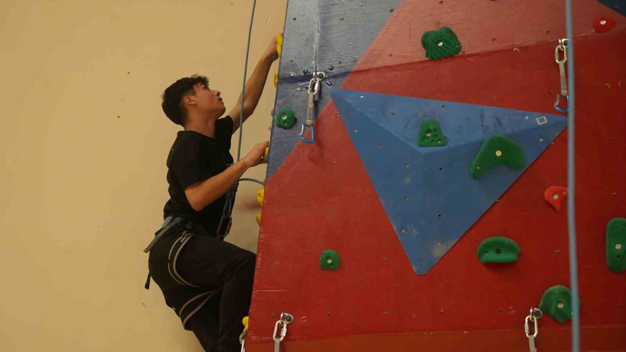 Niğde’deki tırmanış duvarı geleceğin dağcılarını yetiştirecek