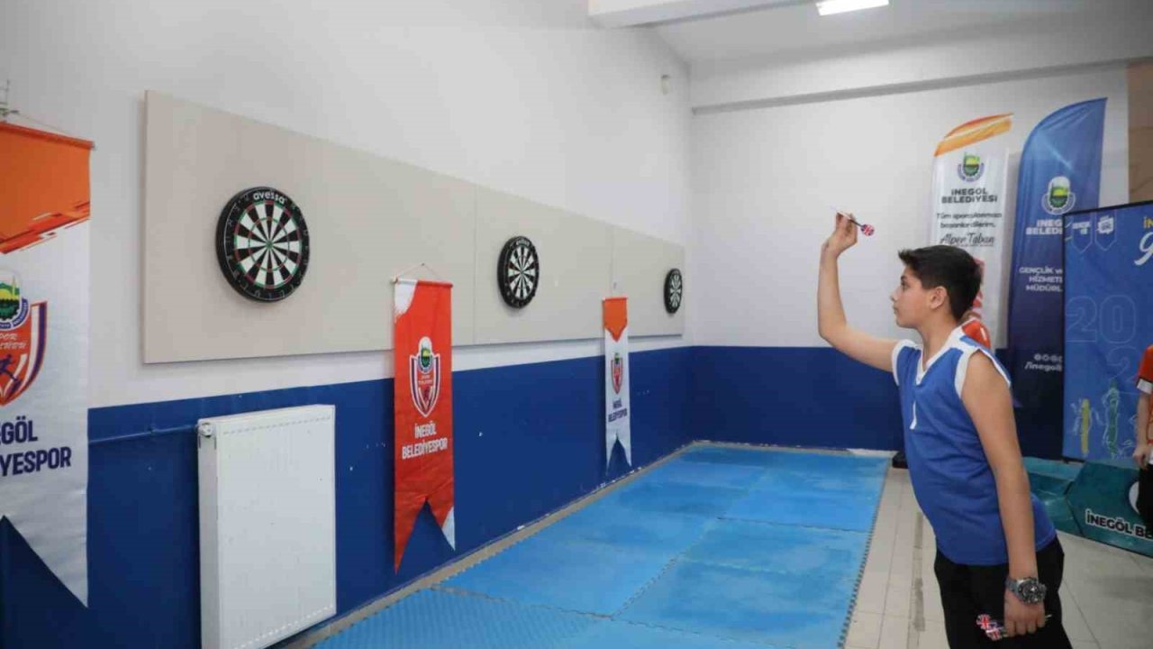 Öğrenciler dart turnuvasında kıyasıya mücadele etti
