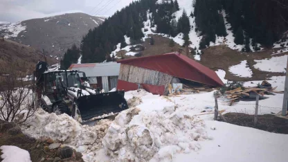 Ordu’da çığ düşmesi sonucu ahşap ev zarar gördü