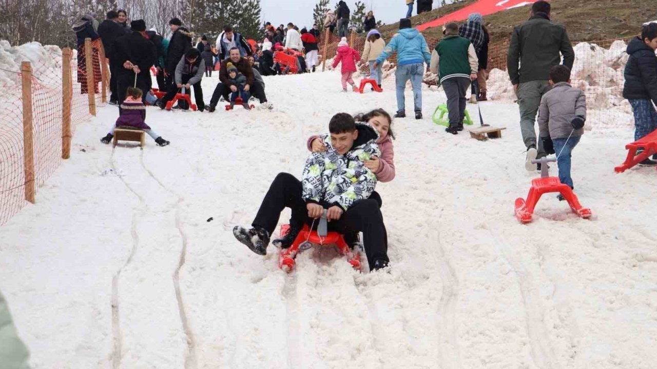 Ordu’nun menderesleri ile ünlü bin 500 rakımlı yaylasında kar festivali