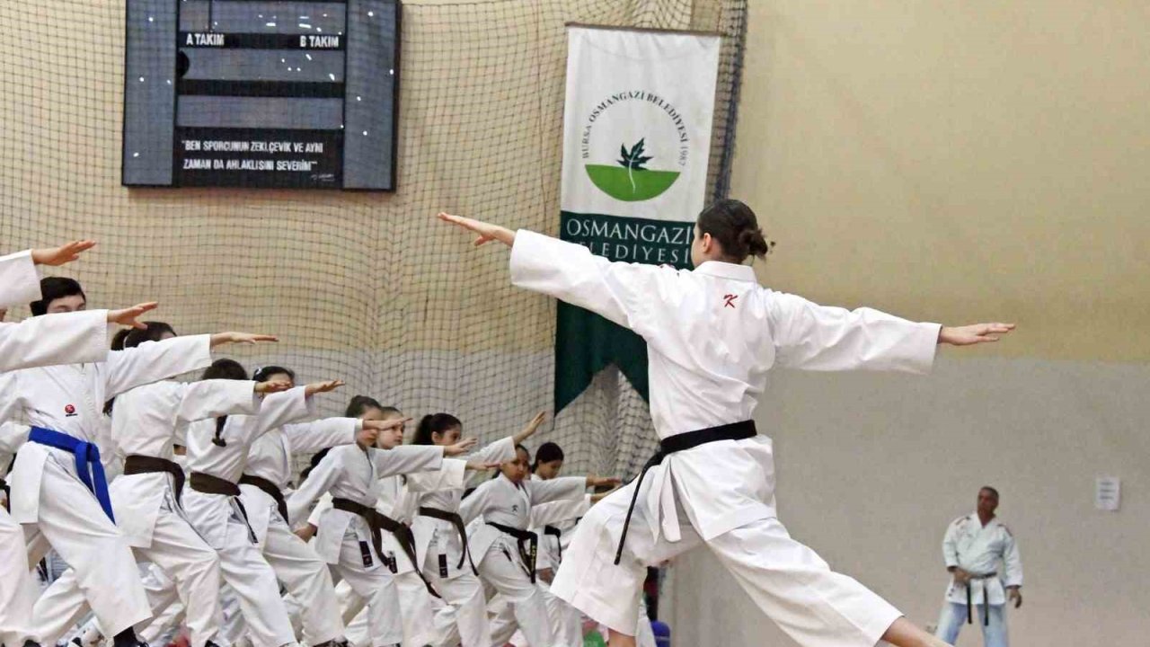 Osmangazi’de 300 karateci kuşak sevinci yaşadı
