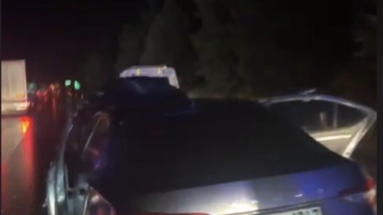 Osmaniye’de bariyerlere çarpan otomobil hurdaya döndü: 3 yaralı