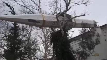 Osmaniye’de şiddetli rüzgar cami minaresini devirdi