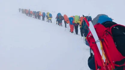 Osmaniyeli depremzede dağcılar Erciyes’te anma tırmanışı yaptı