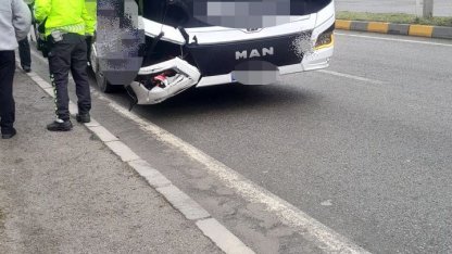 Otobüsle çarpışan motosiklet sürücüsü hayatını kaybetti