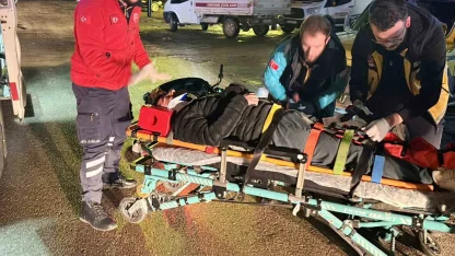 Otomobilin çarpıp kaçtığı motosiklet sürücüsü yaralandı