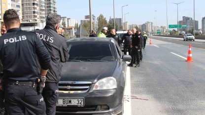Otoyolda araç içinde sır ölüm: Başından tüfekle vurulmuş halde bulundu