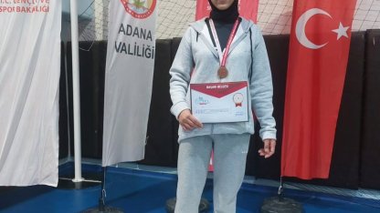 Özalplı öğrenci bilek güreşinde Türkiye üçüncüsü oldu