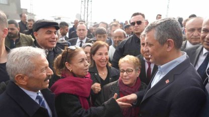 Özgür Özel Nurdağı’nda depremzedelerle bir araya geldi