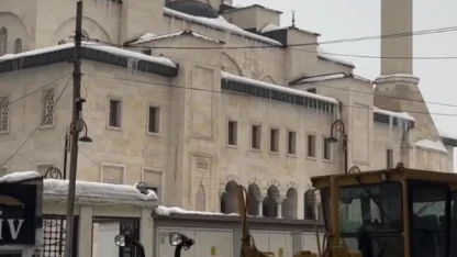 Patnos’ta kar temizleme çalışması aralıksız sürdürülüyor