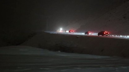 Pervari ve Şirvan’da kar yağışı köy yollarını kapattı, mahsur kalan araçlar kurtarıldı