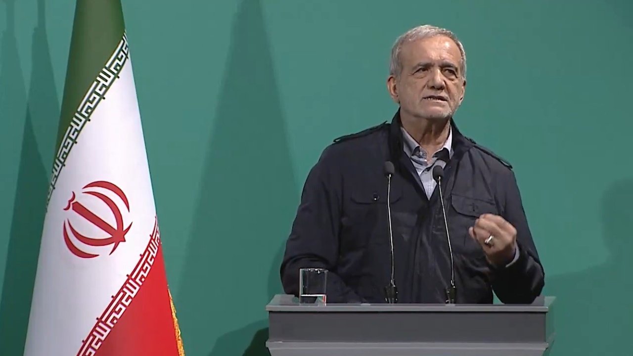 Pezeşkiyan: "Dünya güçleri bizi boyun eğmeye zorlamak istiyor"