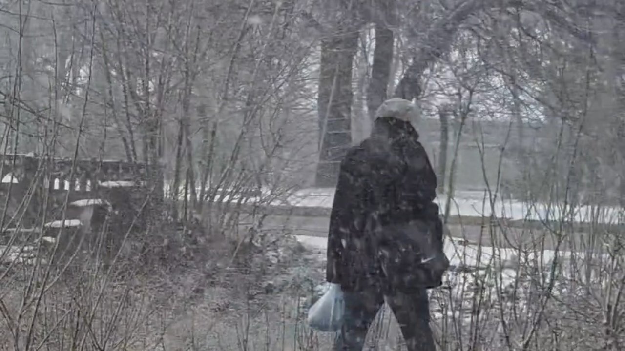 Pınarhisar’da gece fırtınası ilçeyi beyaza bürüdü