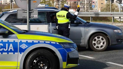 Polonya’da denetim yapan polis ile çevirdiği sürücü uyuşturucu etkisi altında çıktı