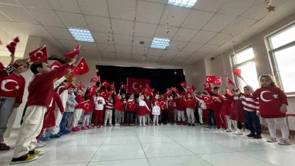 Pursaklar’da bulunan okullarda ‘Bayrak Sevgisi’ etkinlikleri