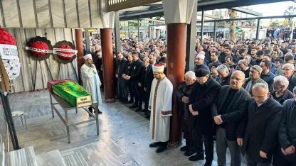 Rize’de 10. kattan düşerek hayatını kaybeden akademisyen son yolculuğuna uğurlandı