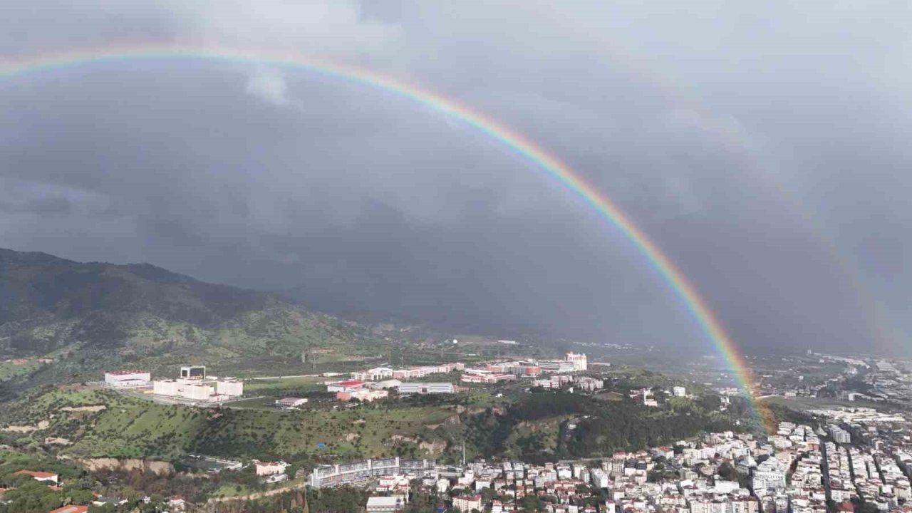 Sağanak sonrası gökkuşağı Aydın’ı sardı