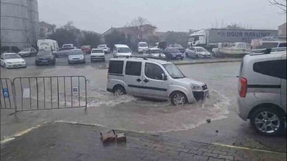 Sağanak yağış hayatı olumsuz etkiledi