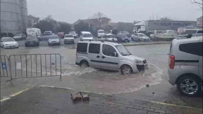 Sağanak yağış hayatı olumsuz etkiledi