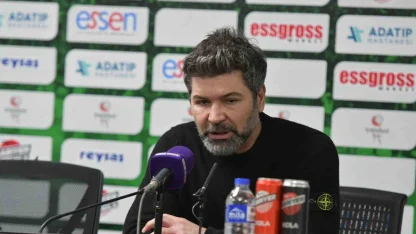 Sakaryaspor’da Teknik Direktör Hakan Kutlu ile yollar ayrıldı