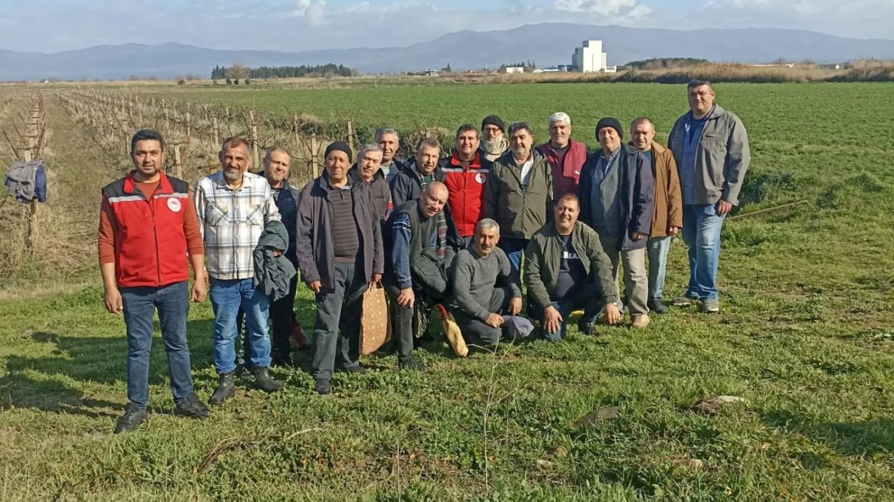 Salihli’de üreticilere budama ve gübreleme eğitimi