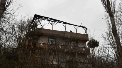 Samsun’da 2 katlı evde yangın