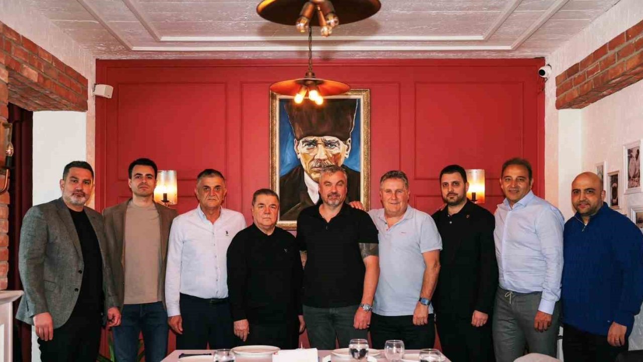 Samsunspor’un yeni Teknik Direktörü Fink, Samsun’a geldi