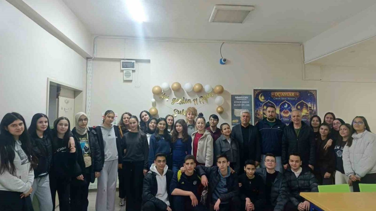 Sarıgöl’de liseliler aynı sofrada buluştu