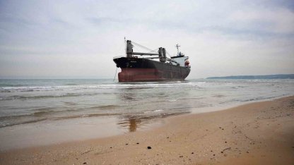 Sarıyer’de karaya oturan gemiyi kurtarma çalışmaları sürüyor