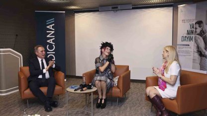 Şarkıcı Hande Yener kanser sürecini Medicana’da anlattı: "Drenlerle sahneye çıkıp dans ettim"