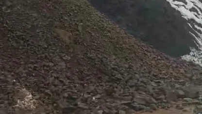 Sason’da kar ve yağmur sonrası heyelan: Köy minibüsü yolda mahsur kaldı