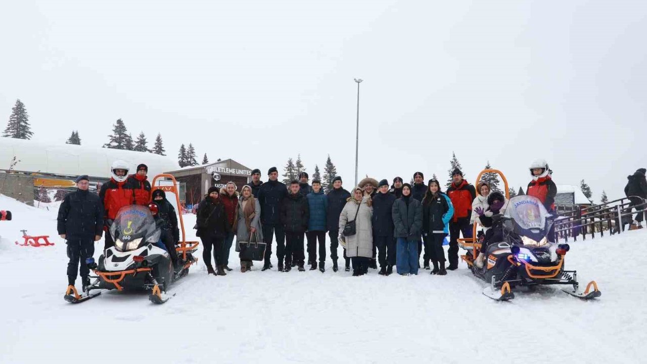 Şehit aileleri ve çocukları karın tadını jandarma ekipleriyle çıkardı