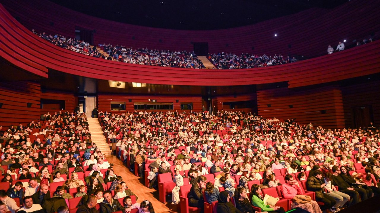 Selçuklu Belediyesi Sanat Akademisi Çocuk Tiyatro Topluluğundan eğlence dolu tiyatro gösterisi