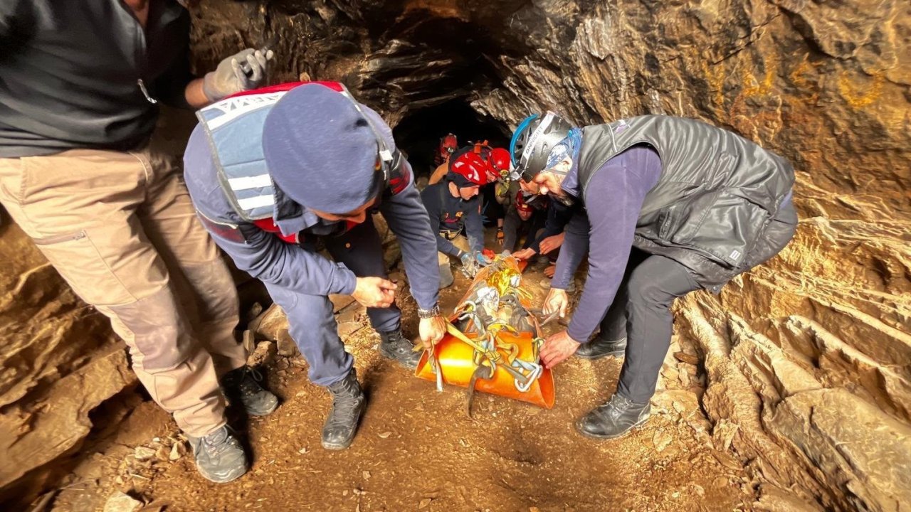 Selçuk’ta mağarada 9 saatlik kurtarma seferberliği