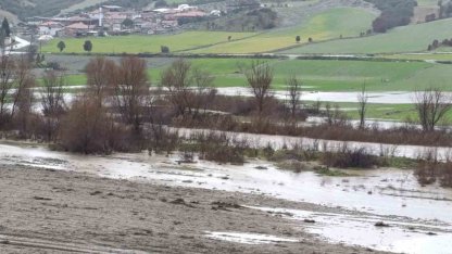 Selendi’de çay ve dereler taştı