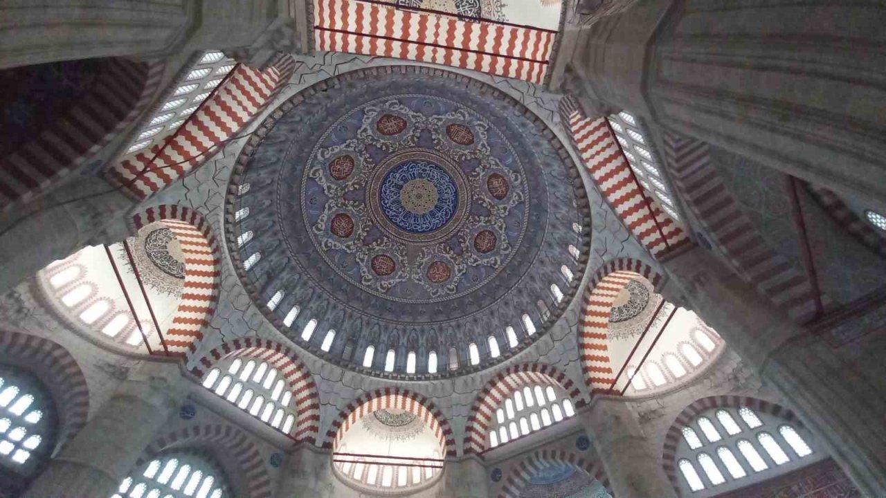 Selimiye Camii’nde tartışma konusu olan kubbe yazıları uzun bir aradan sonra ilk kez görüntülendi