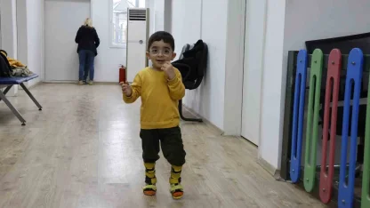 Serebral palsili Eren’in ailesine umut olan ilk adımları yüzleri güldürdü