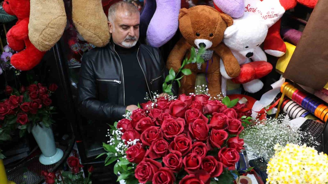 Sevgililer Günü’nde 100 TL’lerden başlayıp, 7 bin TL’ye kadar çıkan çiçek hediyesi