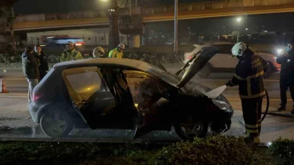 Seyir halindeki otomobil alev aldı, facia kıl payı atlatıldı