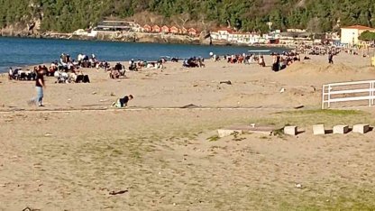 Sıcaklığın 28 dereceye çıktığı Bartın’da plaj ve parklar doldu