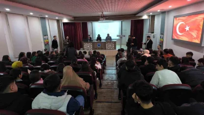 Siirt’te cumhuriyet savcıları lise öğrencilerini ‘dolandırıcılık’ konusunda bilgilendirdi