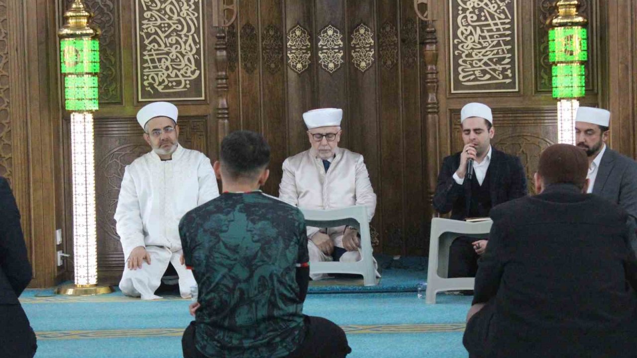 Siirt’te depremde hayatını kaybedenler için mevlit okutuldu