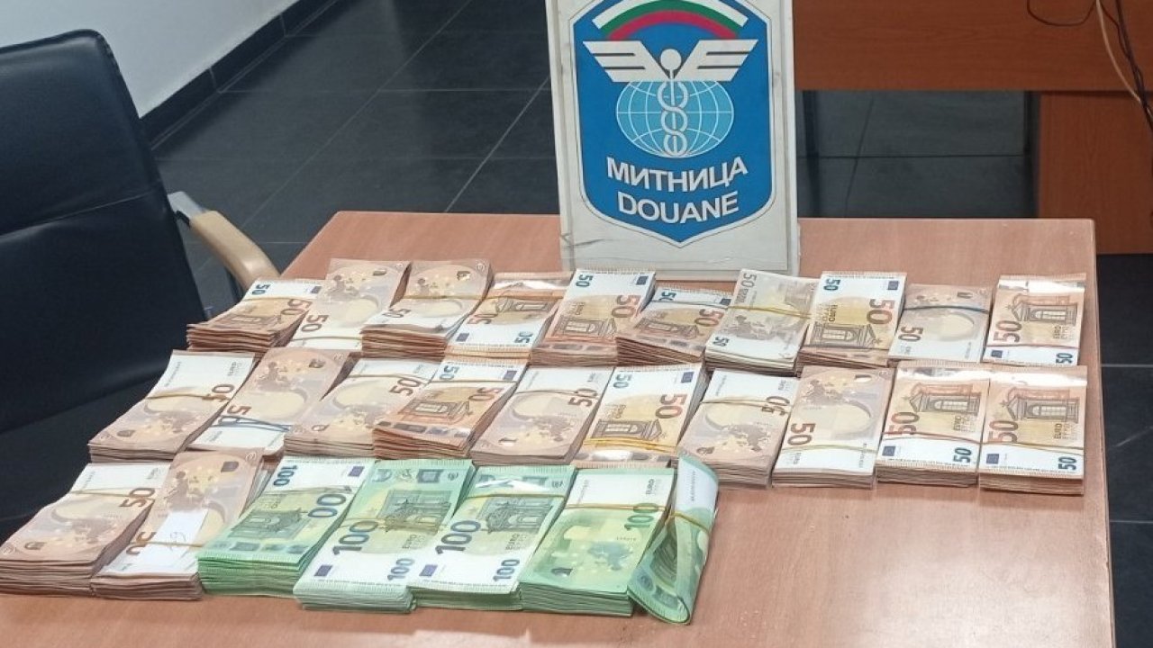 Sınır kapısında beyan edilmemiş 86 bin 260 euro ele geçirildi