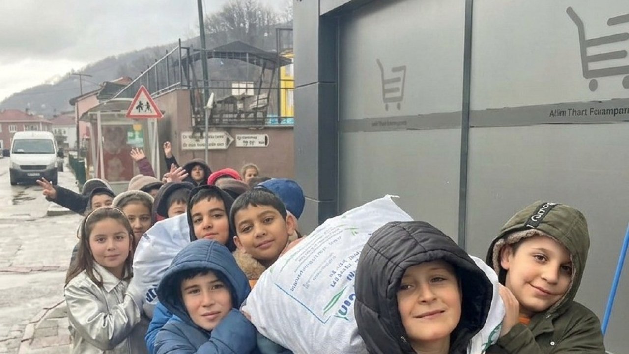 Sinop’ta öğrenciler topladıkları mavi kapakları derneğe gönderdi