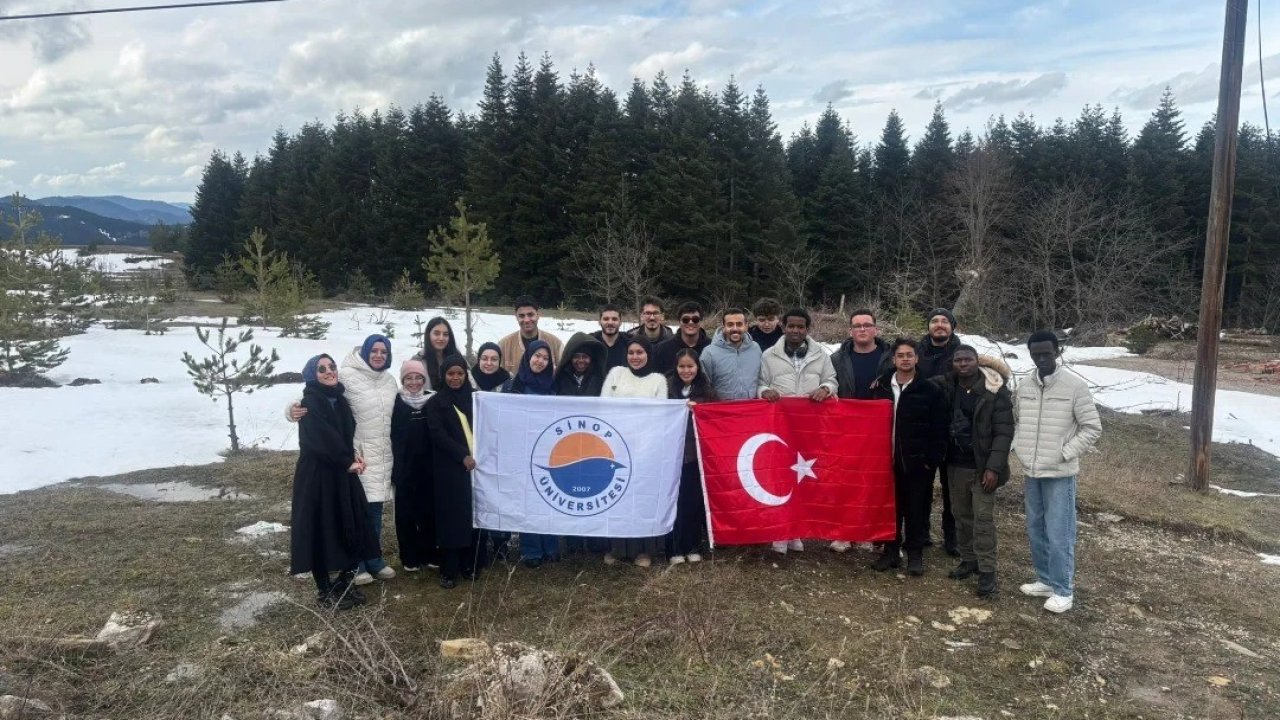 Sinop’ta uluslararası öğrencilerin kar keyfi