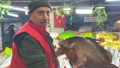 Sivas’ta 7.5 kiloluk orfoz balığı tezgahın ağası oldu