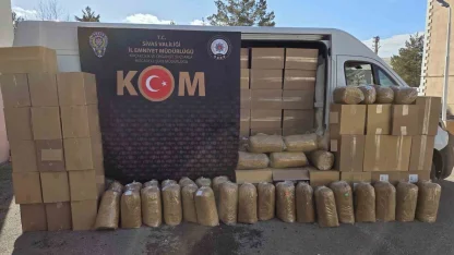Sivas’ta 840 bin makaron ve yüzlerce kilo kaçak tütün ele geçirildi