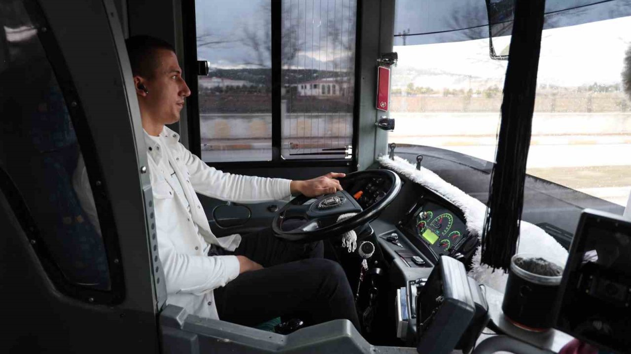 Sivas’ta halk otobüsü şoförünün hareketi takdir topladı